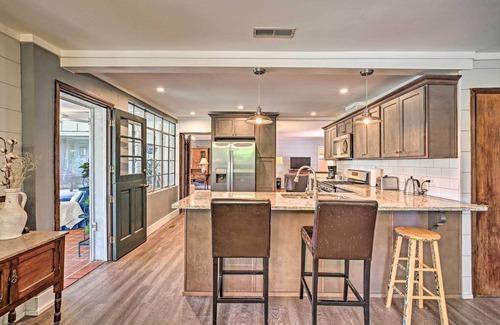 Summerville House | Charming Summerville Home w/Yard & Sunroom!