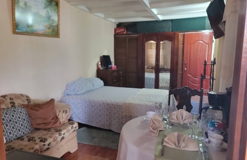 Caribbean Estates Bed & Breakfast | Charming Sunflower Place Bed and breakfast in Portmore with AC.& Beach close by