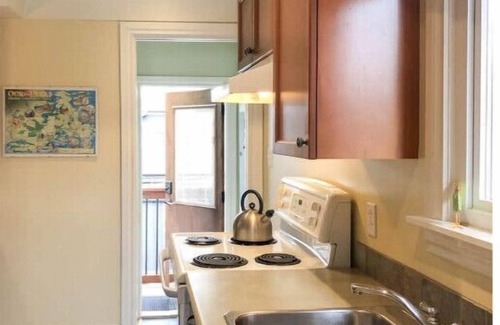 James Bay House | Charming Sunny Private House near the watern