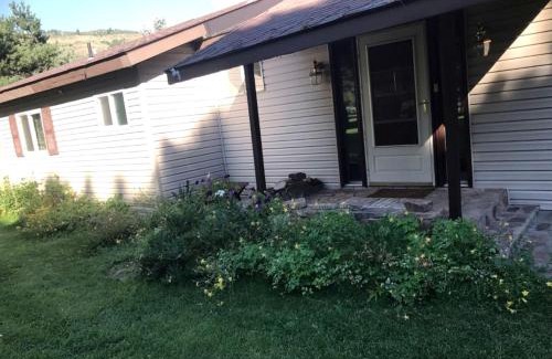 Palisades House | Charming Swan Valley Cottage with Clubhouse Access Near Palisades Lake, Idaho