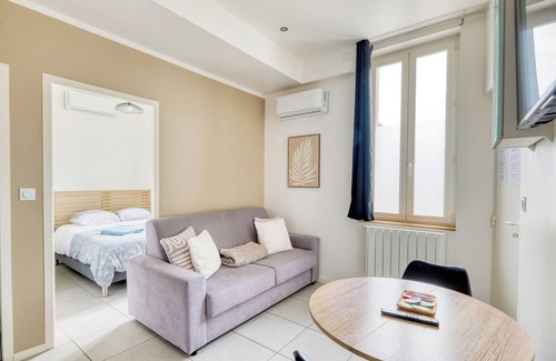 Les Poulettes Apartment | Charming T2 near Lyon!