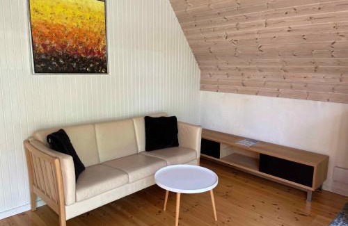 Skaverup House | Charming Thatched Cottage Near The Water
