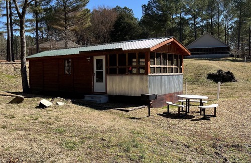 Sardis Cabin | Charming tiny house with AC in delightful Sardis Lake.