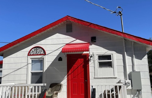 Winter Haven House | Charming Town House — 10 Minutes from the Legoland Park and Downtown