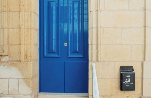 Senglea House | Charming townhome with unique details and a serene ambience.