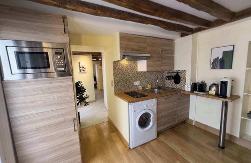 Quartier de la Place-Vendome Apartment | Charming Tuileries/ 1 Bed Apt next to Musee Du Louvre
