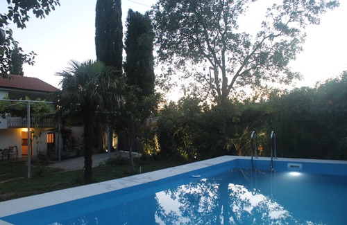 Blagaj Villa | Charming two bedroom chalet with the pool and vineyard