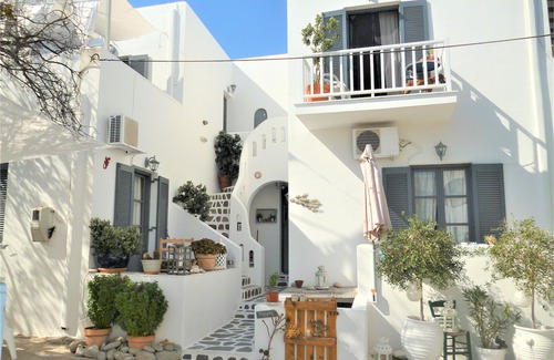 Paros Apartment | Charming two-room apartment for 4 in Parikia: 300 m from Livadia beach