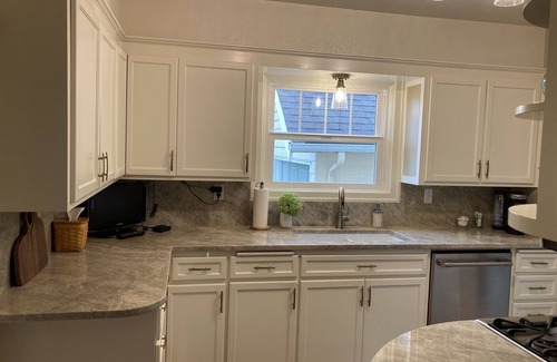 Eugene House | Charming Two-story 1940s 4-Bdroom home, 10-15 min. from University of Oregon