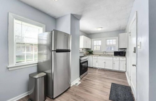 Shaker Heights Apartment | Charming & Updated ~ Long-Stays OK ~ Near Cleveland Clinic