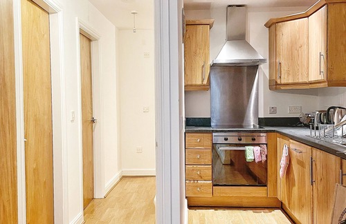 Castlefield Apartment | Charming Urban Retreat - Central Manchester Delight