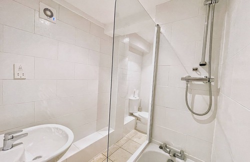 Castlefield Apartment | Charming Urban Retreat - Central Manchester Delight