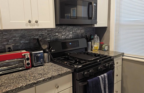 Baltimore House | Charming Urban Retreat: 4 Bedroom, 2 Bath Townhouse in Baltimore City, Maryland