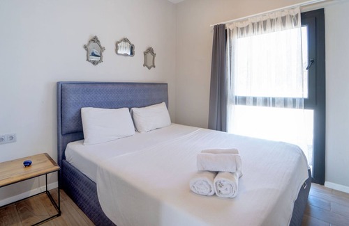 Meselik Apartment | Charming Vacation Flat w Pool, Garden in Mugla