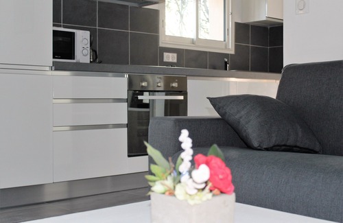 La Pointe Villa | CHARMING VILLA 15 MIN FROM NICE WITH COMMON POOL