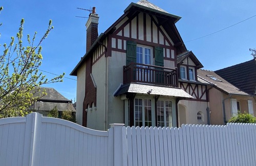 Villers-sur-Mer House | Charming Villa Near Beach & Town Center with Garden, Wi-Fi & Free Parking in Villers-sur-Mer