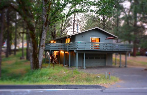 Groveland House | Charming Villa of Pine Mountain