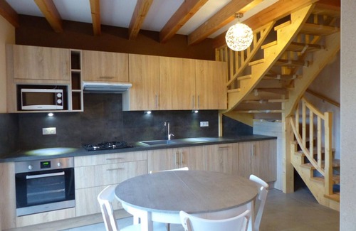 La Guillermie Cottage | Charming Village Retreat: Historic Atelier with Modern Comforts, Garden & Terrace in La Guillermie