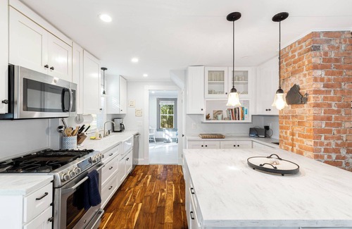 Vineyard Haven House | Charming Vineyard Classic Home, Walk to Town & Boat