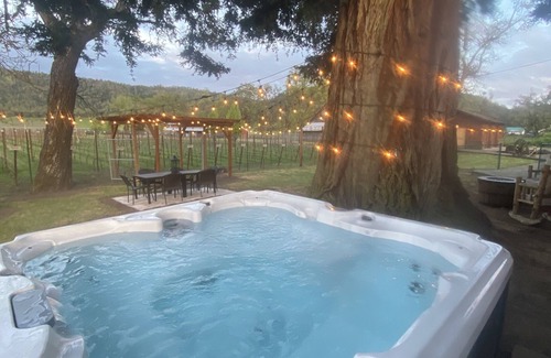 Roseburg House | Charming Vineyard Estate