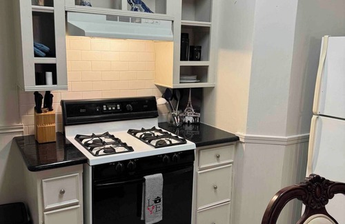Mid City South House | Charming Vintage House - Walking friendly!