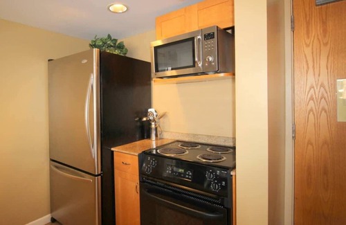 Ala Moana Apartment | Charming Waikiki Condo Steps to Beach and Shops