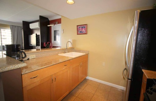 Ala Moana Apartment | Charming Waikiki Condo Steps to Beach and Shops