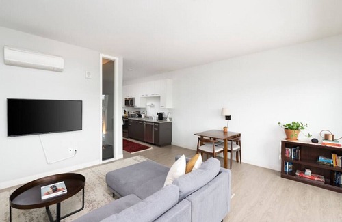 Fifth Ward Apartment | Charming Walker's Point Apt with Balcony