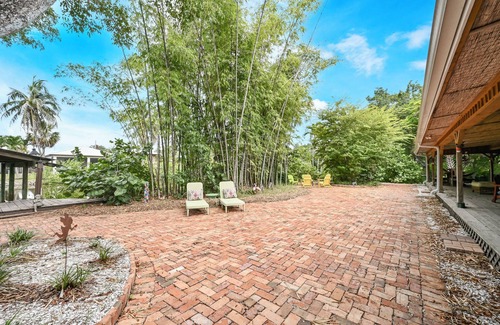 East Naples Apartment | Charming Waterfront Bungalow - only 2 miles to Olde Naples!