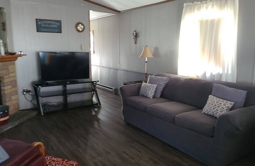 Fortescue Cottage | Charming Waterfront Cottage located ON the Bay! Fish, crab, relax 🎣🍹🌊
