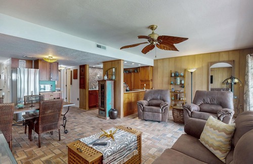 Welaka Condo | Charming waterfront condo with marina access, pool, A/C, WiFi