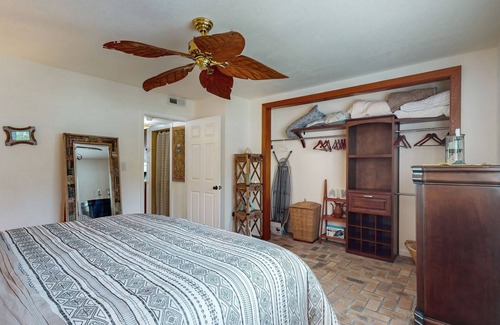 Welaka Condo | Charming waterfront condo with marina access, pool, A/C, WiFi