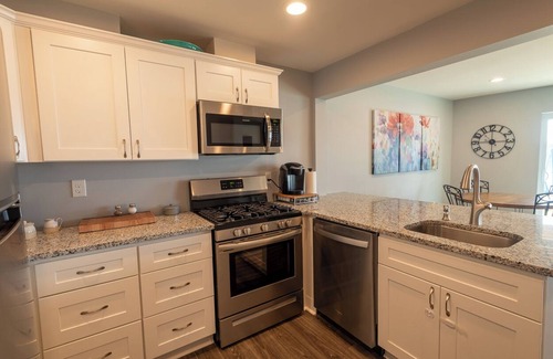 Cropwell House | Charming waterfront home with beautiful panoramic views!