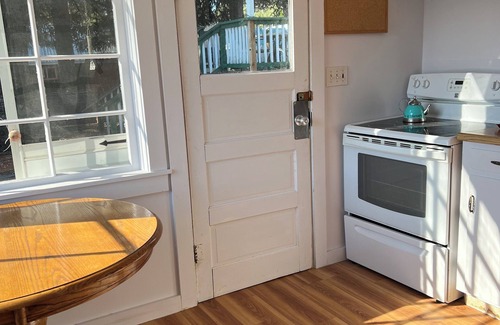 Newport House | Charming waterfront house in fantastic Newport with WiFi, AC