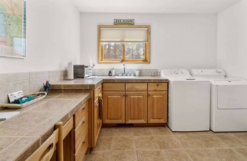 Show Low House | Charming Woodland 3BR Retreat | Sleeps 10