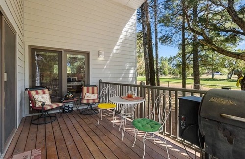 Show Low House | Charming Woodland 3BR Retreat | Sleeps 10