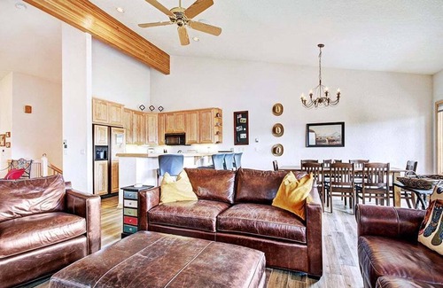 Baldy Mountain House | Charter Ridge 60: Townhome with Incredible Views - Shuttle Access