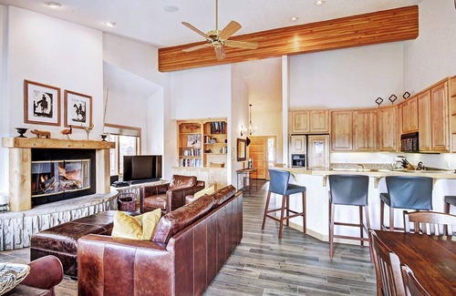 Baldy Mountain House | Charter Ridge 60: Townhome with Incredible Views - Shuttle Access