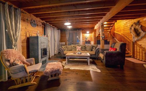 Tatranska Lomnica Ski Chalet | Chata Nikol