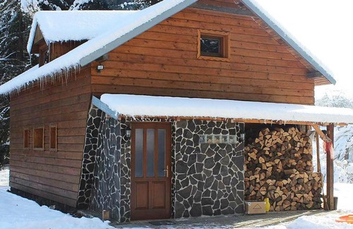 Valaska House | Chata pod skalou