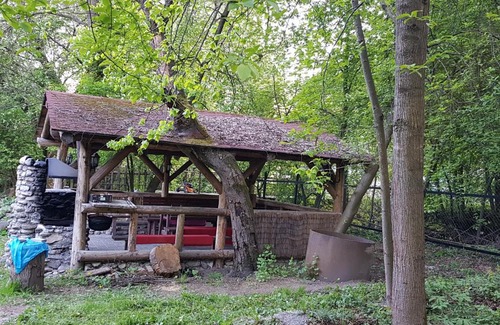 Valaska House | Chata pod skalou