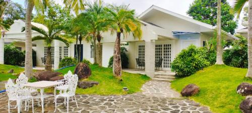 Calamba Hotel | Chateau Bleu Resort