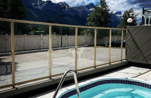 Canmore Hotel | Chateau Canmore