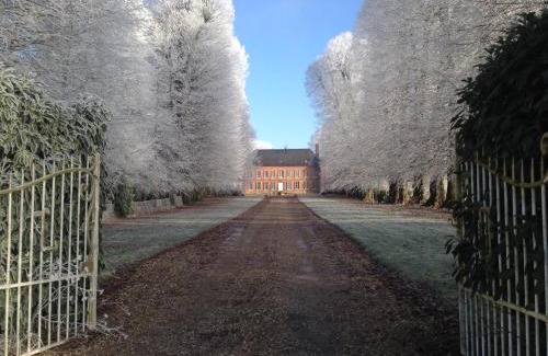 Hugleville-en-Caux Bed & Breakfast | Chateau De Grosfy