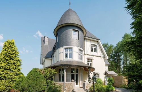 Hockai House | Château in Stavelot with Private Pool & Sauna