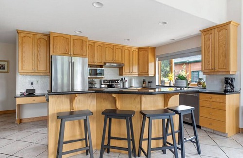 East Kootenay Apartment | Chateau Lawrence | Pool Table | Kids` Gaming Room