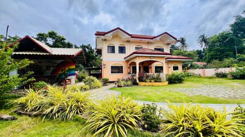 San Pedro Villa | Chateau La Princesa rooms with garden, Bar & billiard
