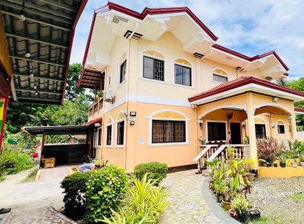 San Pedro House | Chateau La Princesa rooms with cozy garden, billiard table & bar