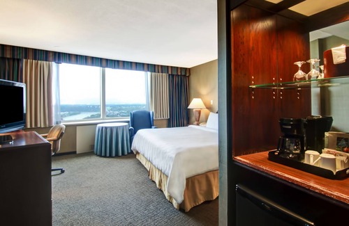 Downtown Edmonton Hotel | Chateau Lacombe Hotel