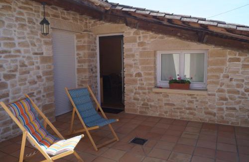 Saint-Pierre-d'Aurillac Bed & Breakfast | Chateau Le Livey